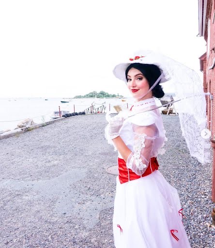Mary Poppins party character